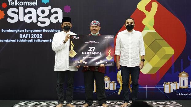 Telkomsel Siaga #SambungkanSenyuman untuk Berbagi Kebahagiaan Ramadan di Kota Bukittinggi